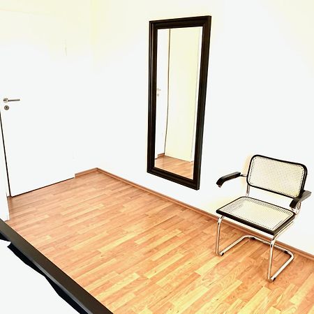 Super Zentral Begehrte Wohnlage Parkplatz Vor Haus Apartamento Nuremberga Exterior foto